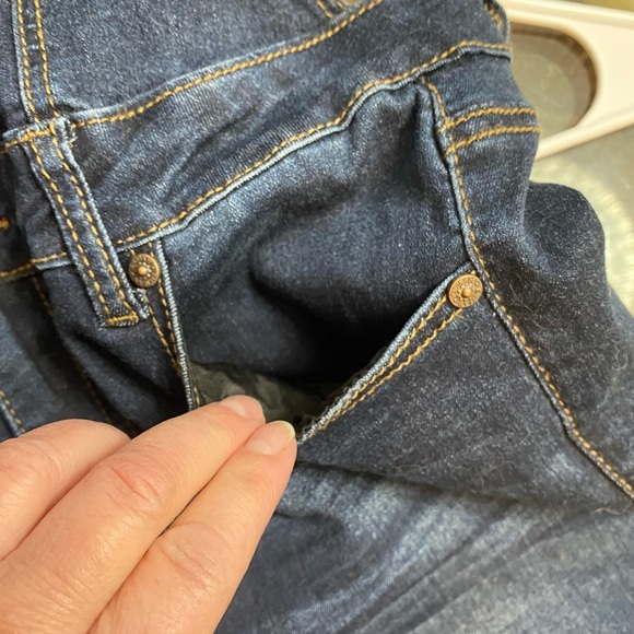 💕❤️Just like New Denim Stretch Button Up Overalls Size Large! 💕❤️ Sexy Fit! - Picture 9 of 9